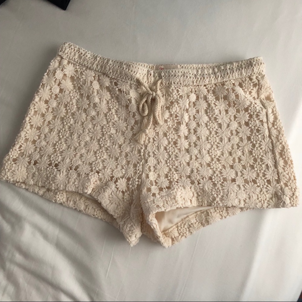Beige embroidered shorts size M